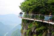 湖南张家界-森林公园-黄龙洞-烟雨张家界晚会-天门山玻璃栈道-凤凰古城双高5日游
