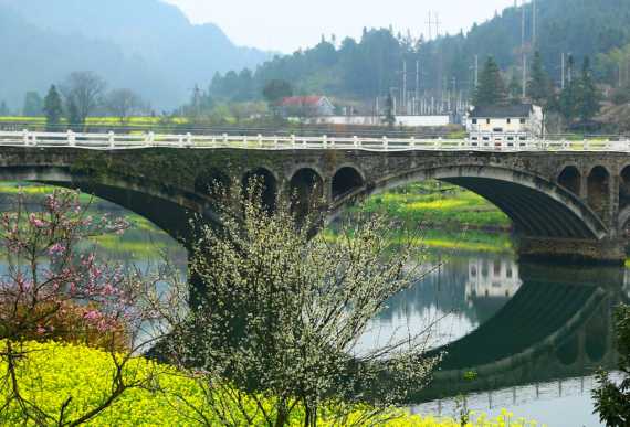 江西南昌-九江庐山、鄱阳湖、石钟山-景德镇-上饶婺源、三清山纯玩四天游“尊享经典”